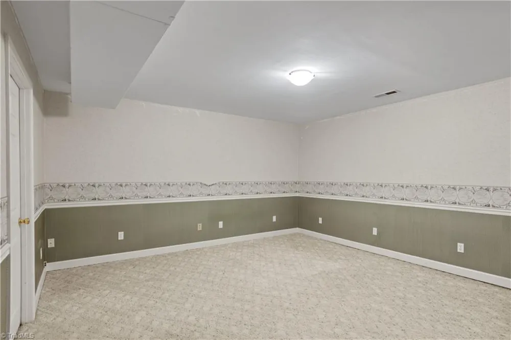 5532 Folkstone Road Pfafftown, NC 27040