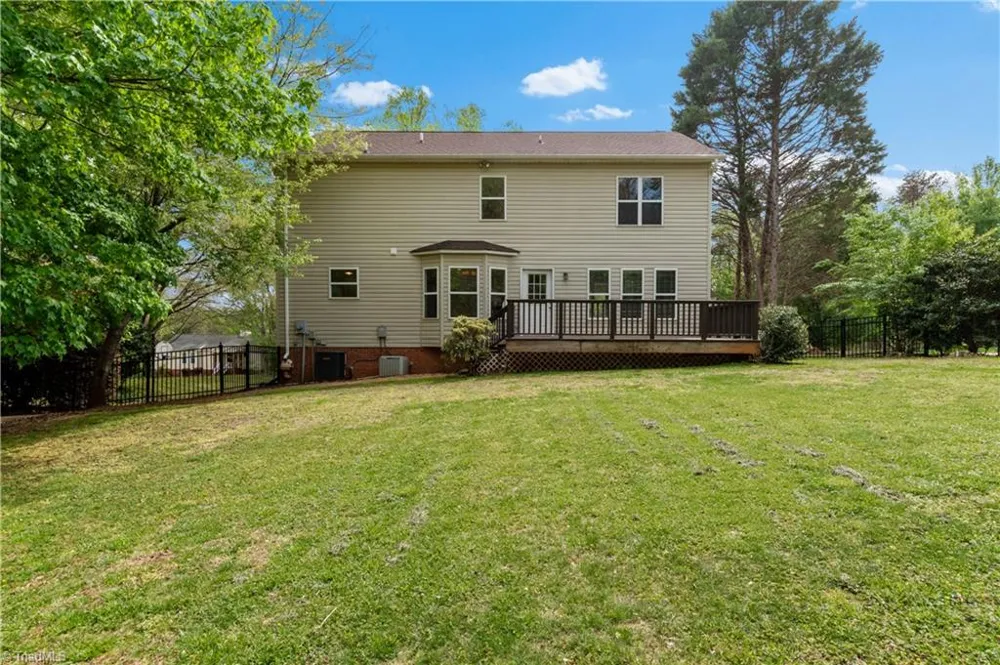 5532 Folkstone Road Pfafftown, NC 27040