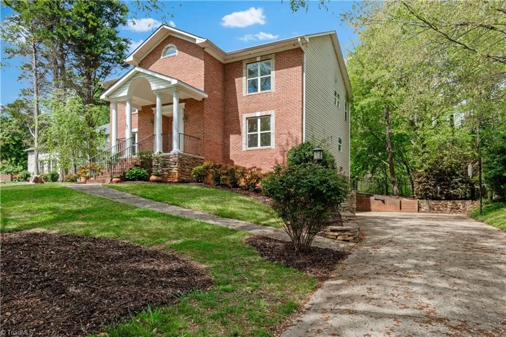 5532 Folkstone Road Pfafftown, NC 27040