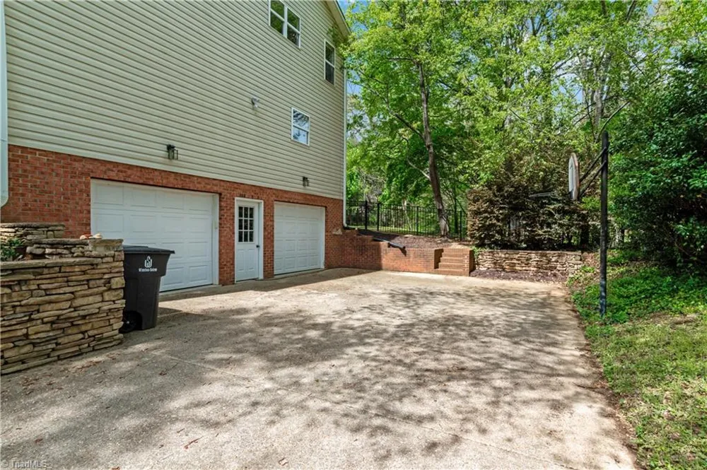 5532 Folkstone Road Pfafftown, NC 27040