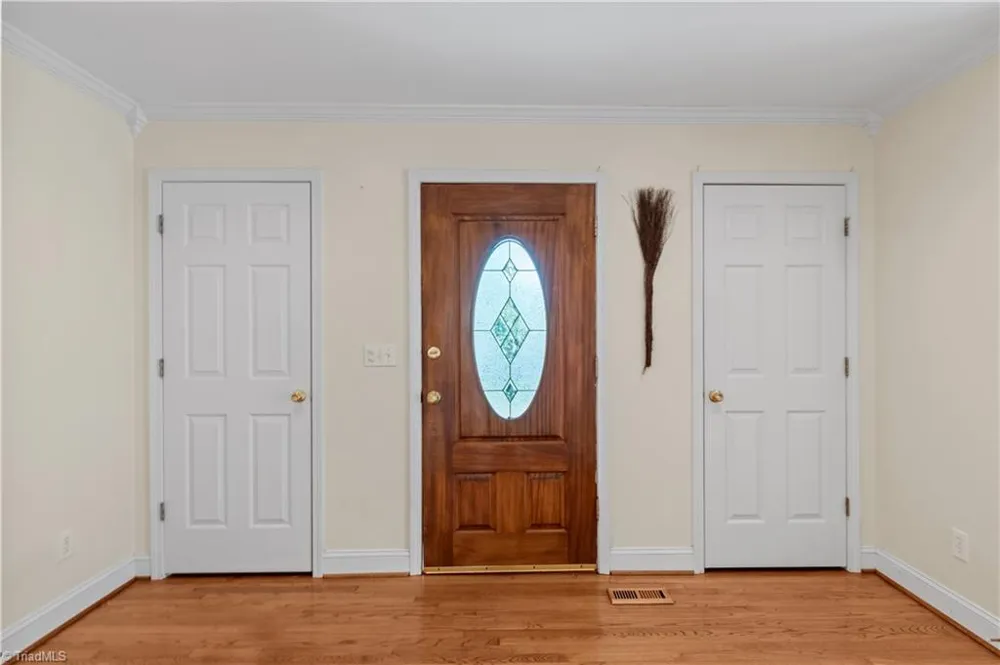 5532 Folkstone Road Pfafftown, NC 27040