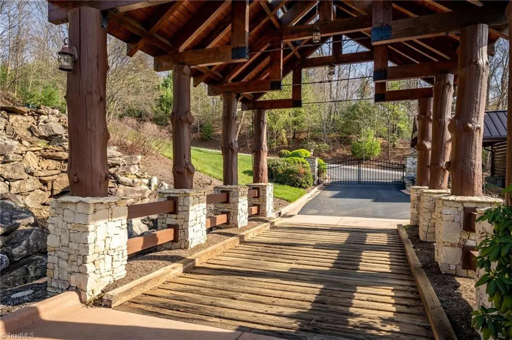 59(7C) 60 (6) Cielo Falls Drive Purlear, NC 28665