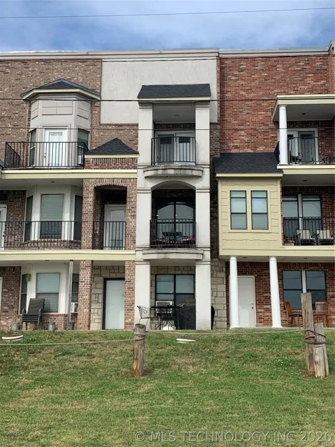 330 Lakeshore Drive #330