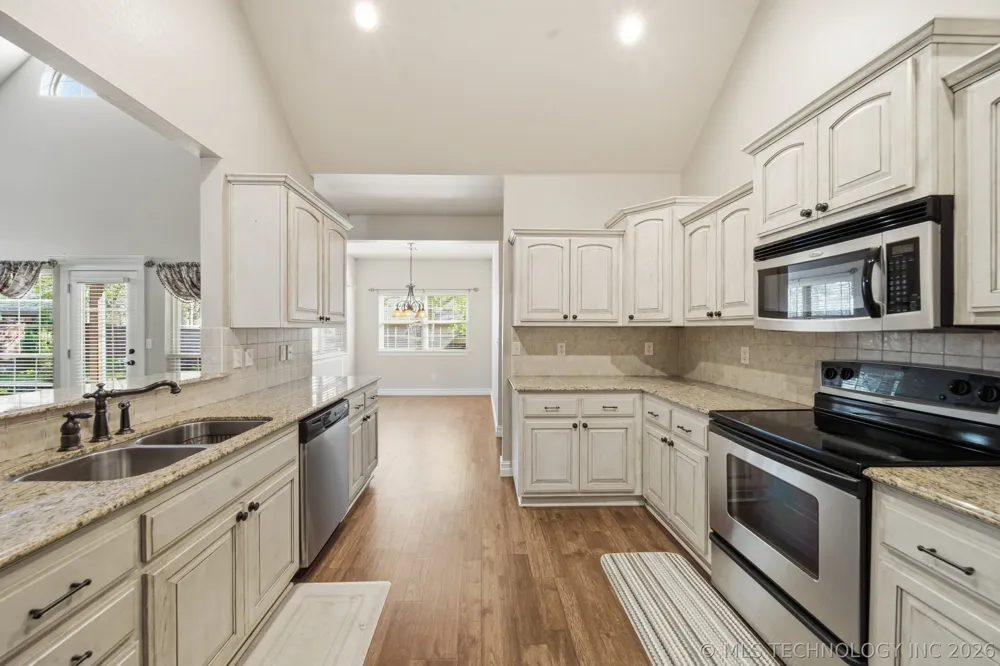208 New Haven Street Catoosa, OK 74015