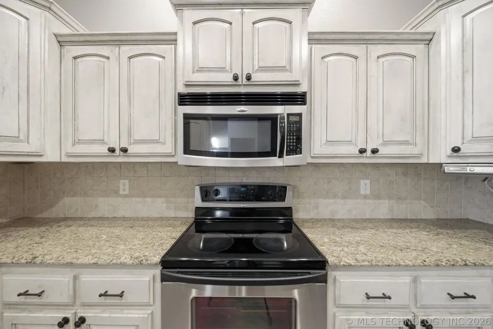 208 New Haven Street Catoosa, OK 74015