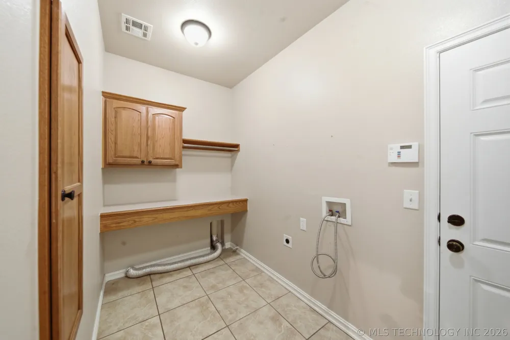 208 New Haven Street Catoosa, OK 74015