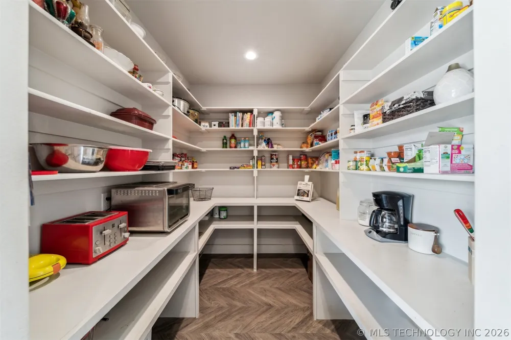 9501 S 4170 ROAD Claremore, OK 74017