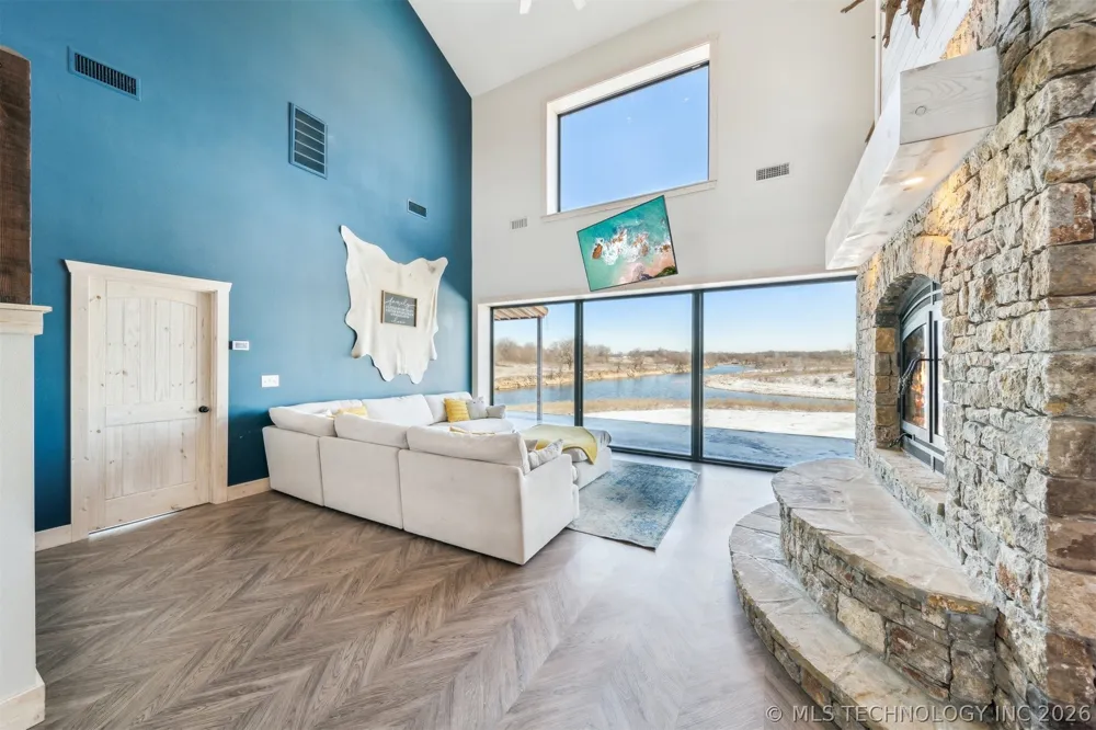 9501 S 4170 ROAD Claremore, OK 74017
