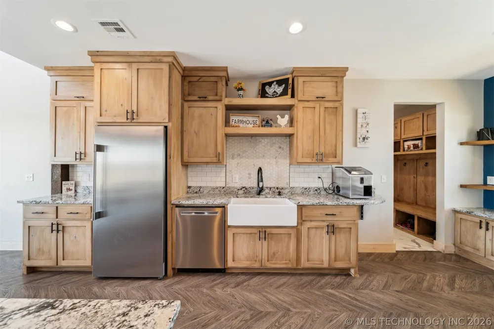 9501 S 4170 ROAD Claremore, OK 74017