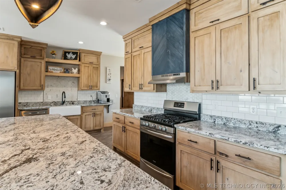 9501 S 4170 ROAD Claremore, OK 74017