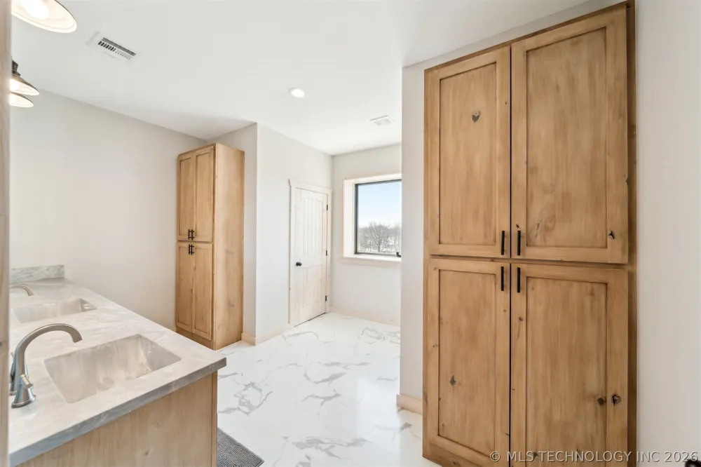 9501 S 4170 ROAD Claremore, OK 74017
