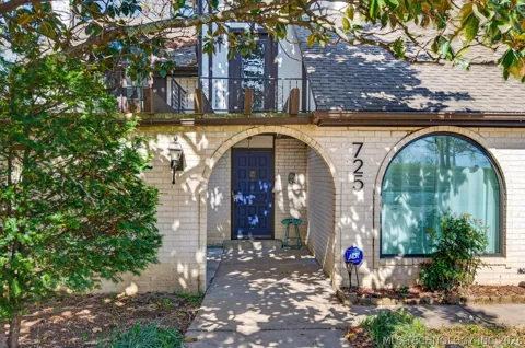 725 Kenwood Drive