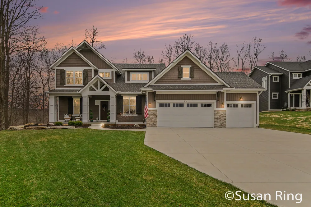 7290 Crossridge Drive SE Cascade Charter Township, MI 49512