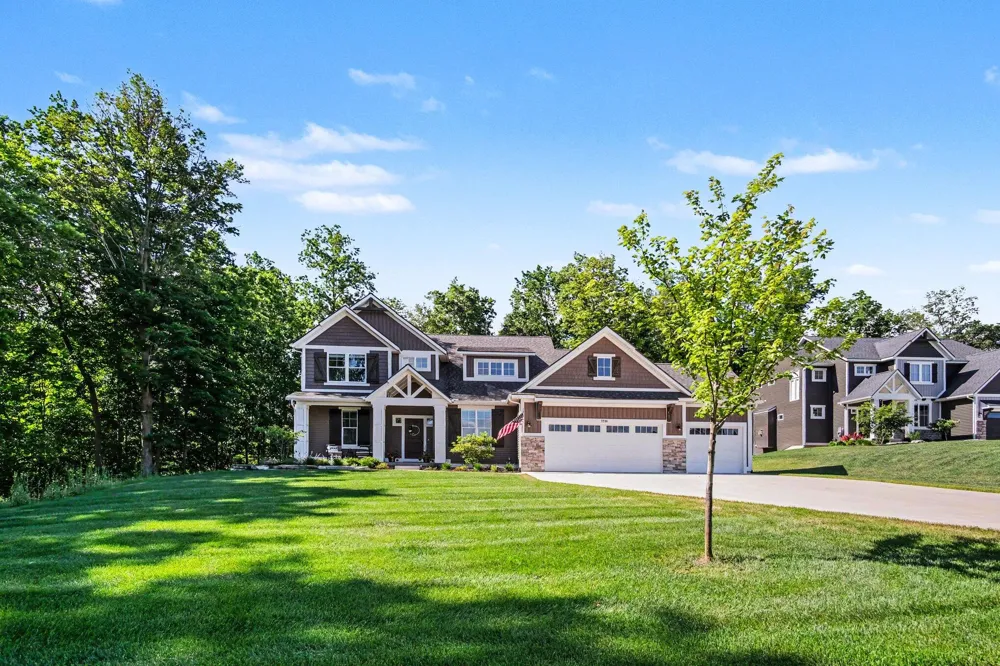 7290 Crossridge Drive SE Cascade Charter Township, MI 49512
