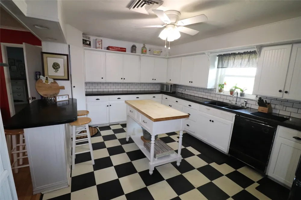 220 US Highway 380 W Jacksboro, TX 76458