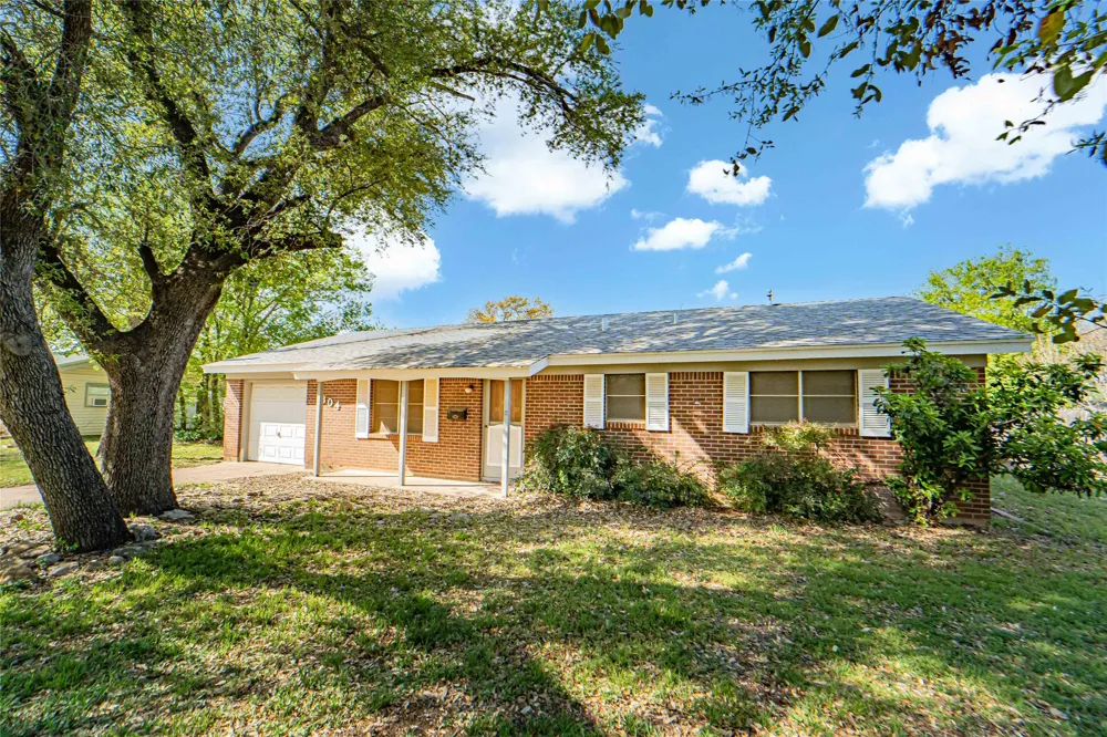 1304 Sycamore Street Breckenridge, TX 76424