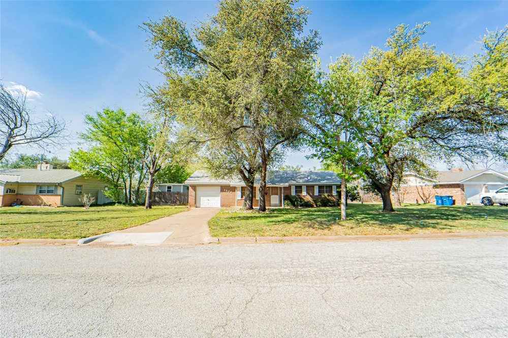 1304 Sycamore Street Breckenridge, TX 76424