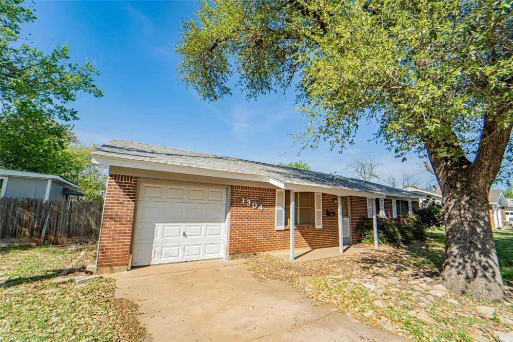1304 Sycamore Street Breckenridge, TX 76424
