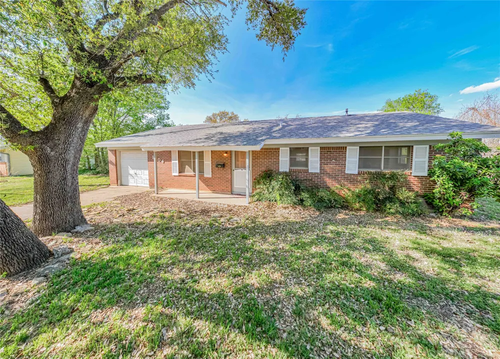 1304 Sycamore Street Breckenridge, TX 76424