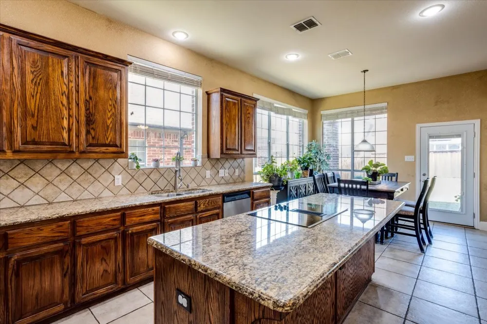 6205 Fieldcrest Lane Sachse, TX 75048