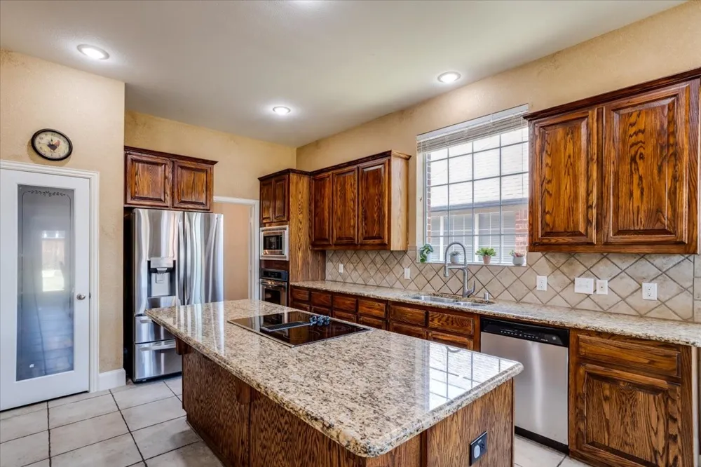6205 Fieldcrest Lane Sachse, TX 75048
