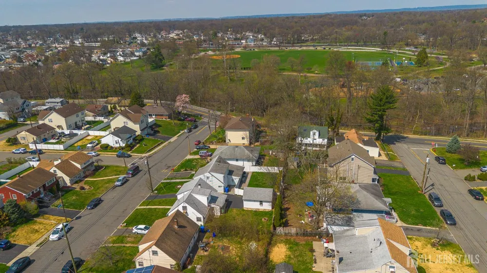 22 Grand Avenue Iselin, NJ 08830