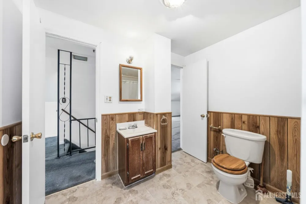 22 Grand Avenue Iselin, NJ 08830