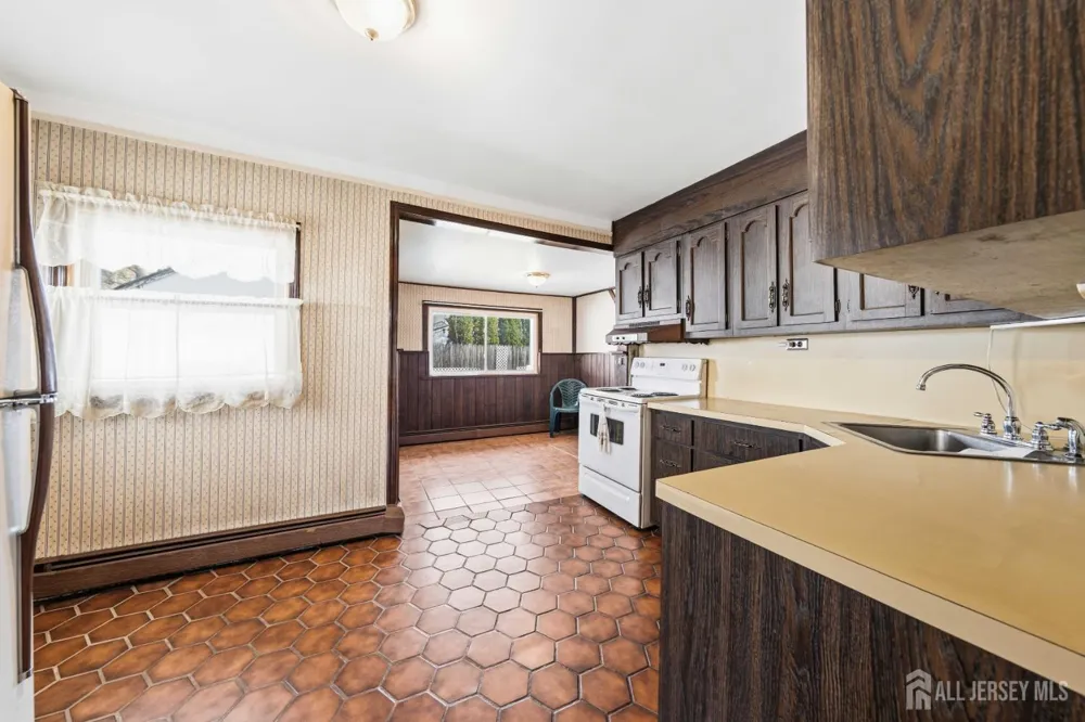 22 Grand Avenue Iselin, NJ 08830