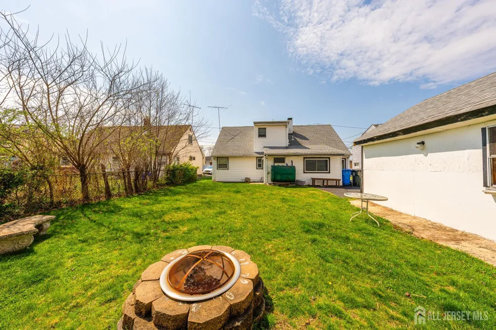 22 Grand Avenue Iselin, NJ 08830
