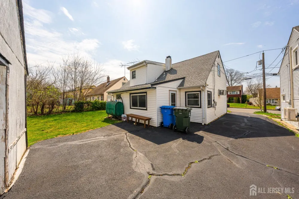 22 Grand Avenue Iselin, NJ 08830