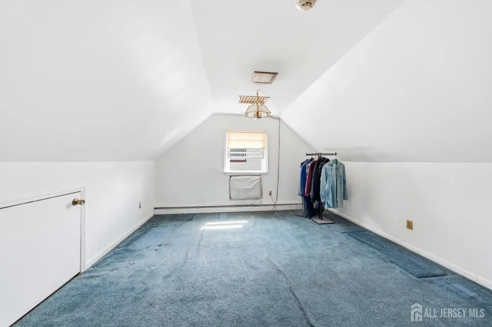 22 Grand Avenue Iselin, NJ 08830