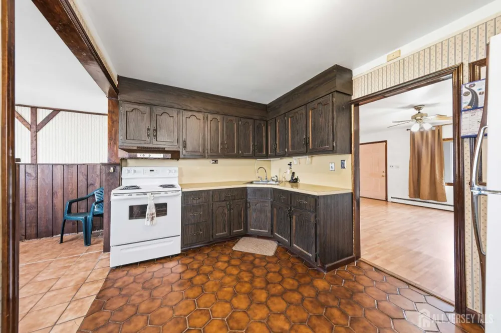 22 Grand Avenue Iselin, NJ 08830