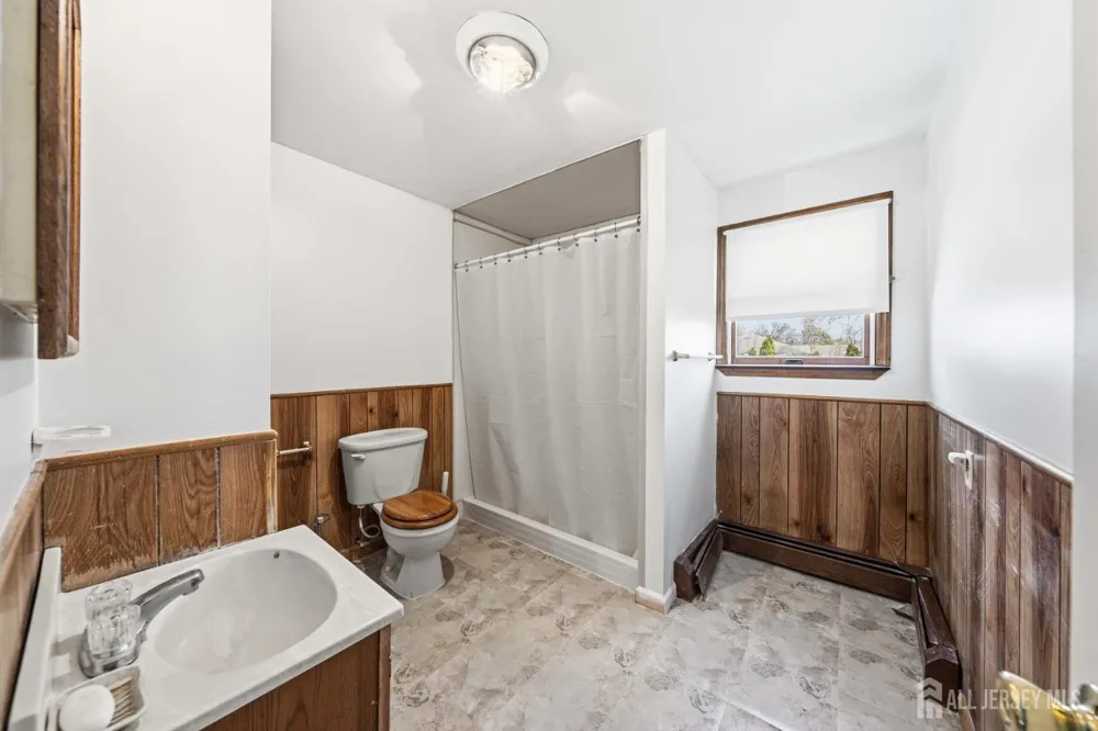22 Grand Avenue Iselin, NJ 08830