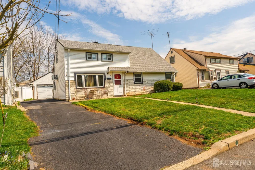 22 Grand Avenue Iselin, NJ 08830