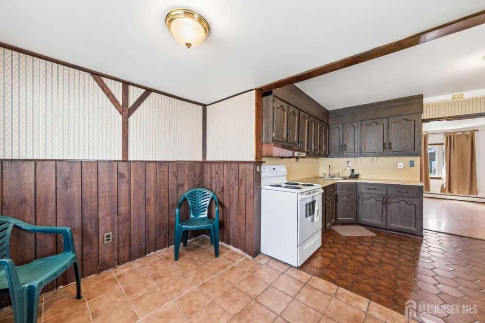 22 Grand Avenue Iselin, NJ 08830