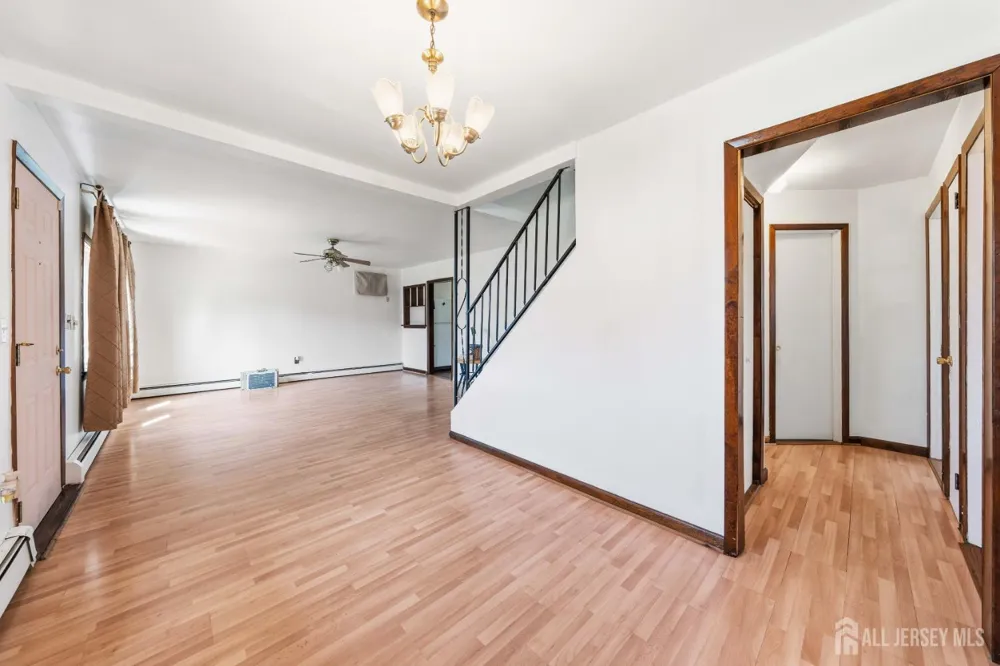 22 Grand Avenue Iselin, NJ 08830