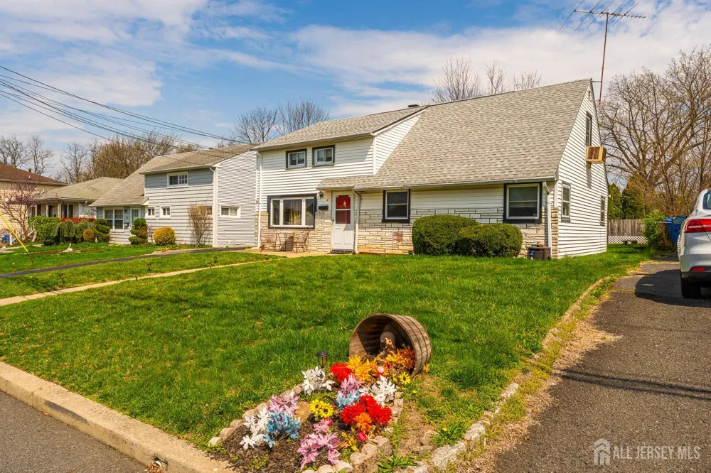 22 Grand Avenue Iselin, NJ 08830