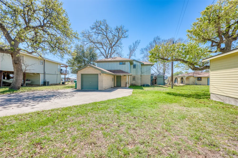 600 Deep Cove Drive Granite Shoals, TX 78654