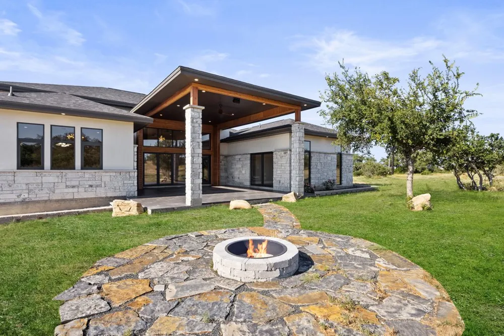 583 Comanche Ridge Round Mountain, TX 78663