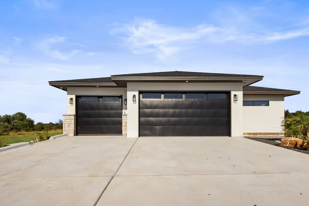583 Comanche Ridge Round Mountain, TX 78663