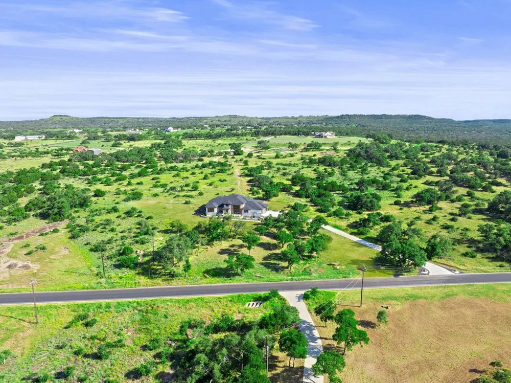 583 Comanche Ridge Round Mountain, TX 78663