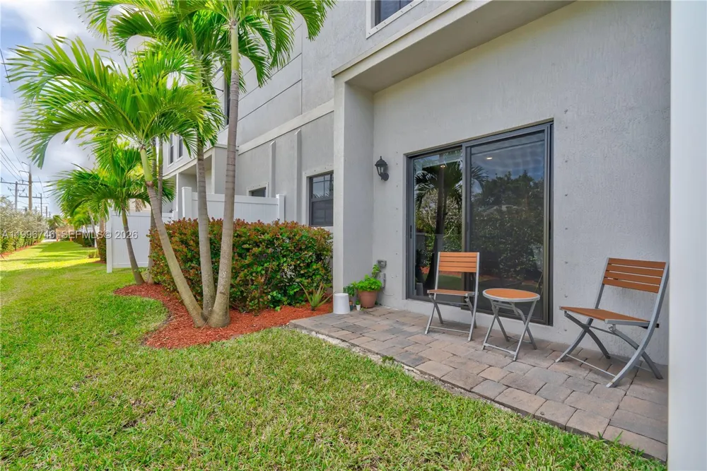 848 NW 3rd Ter Pompano Beach, FL 33060