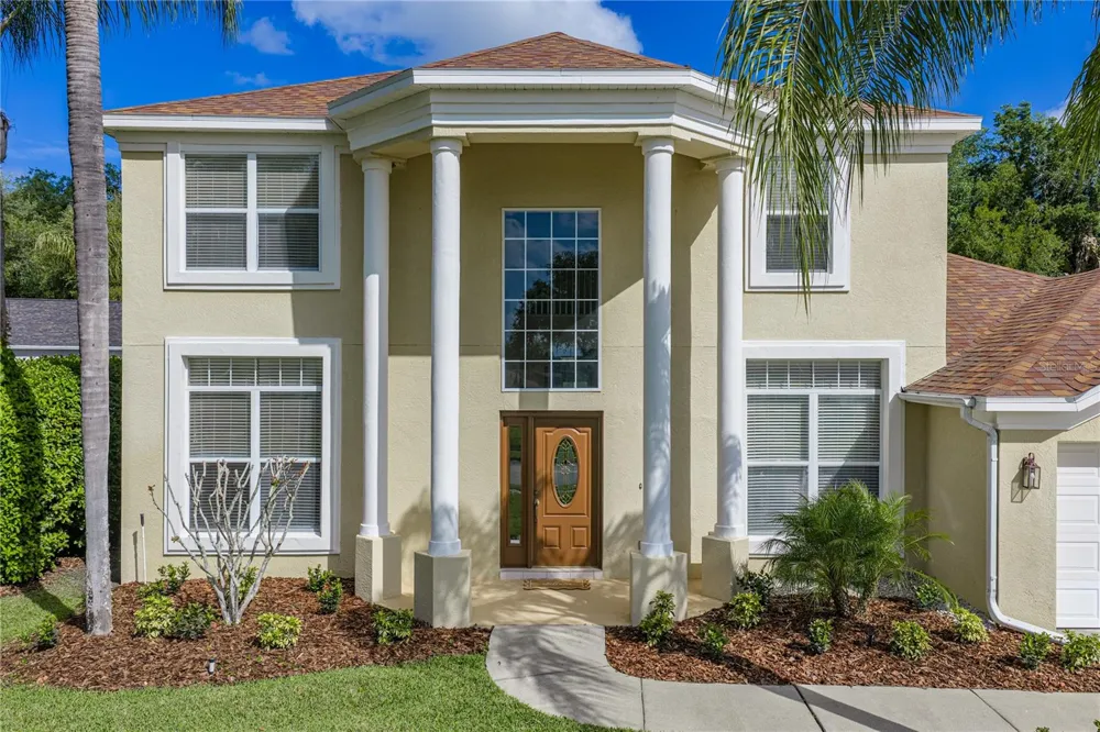 5104 WHISPERING LEAF TRAIL Valrico, FL 33596