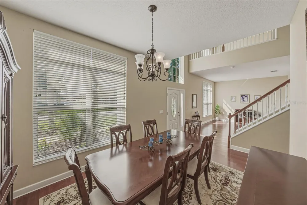 5104 WHISPERING LEAF TRAIL Valrico, FL 33596