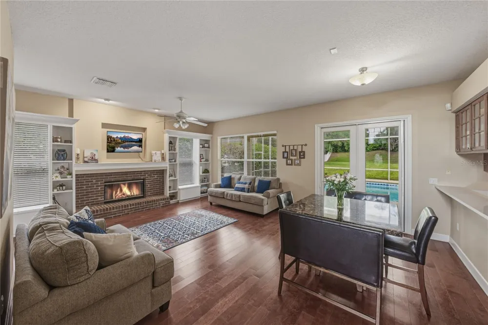 5104 WHISPERING LEAF TRAIL Valrico, FL 33596