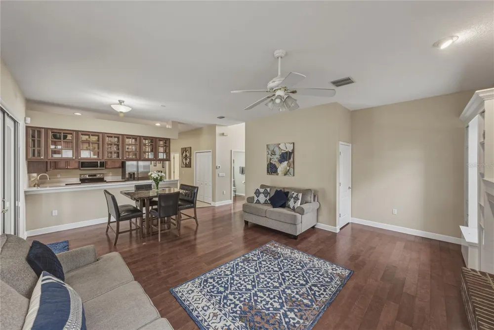 5104 WHISPERING LEAF TRAIL Valrico, FL 33596