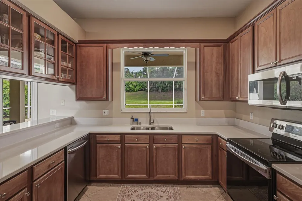 5104 WHISPERING LEAF TRAIL Valrico, FL 33596