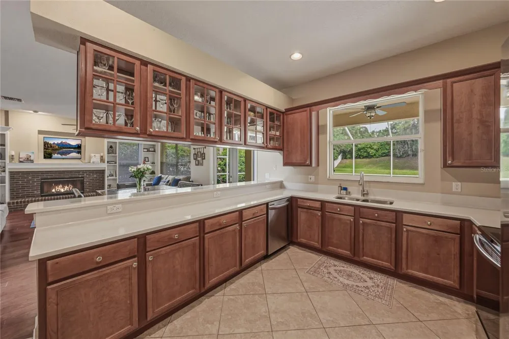 5104 WHISPERING LEAF TRAIL Valrico, FL 33596