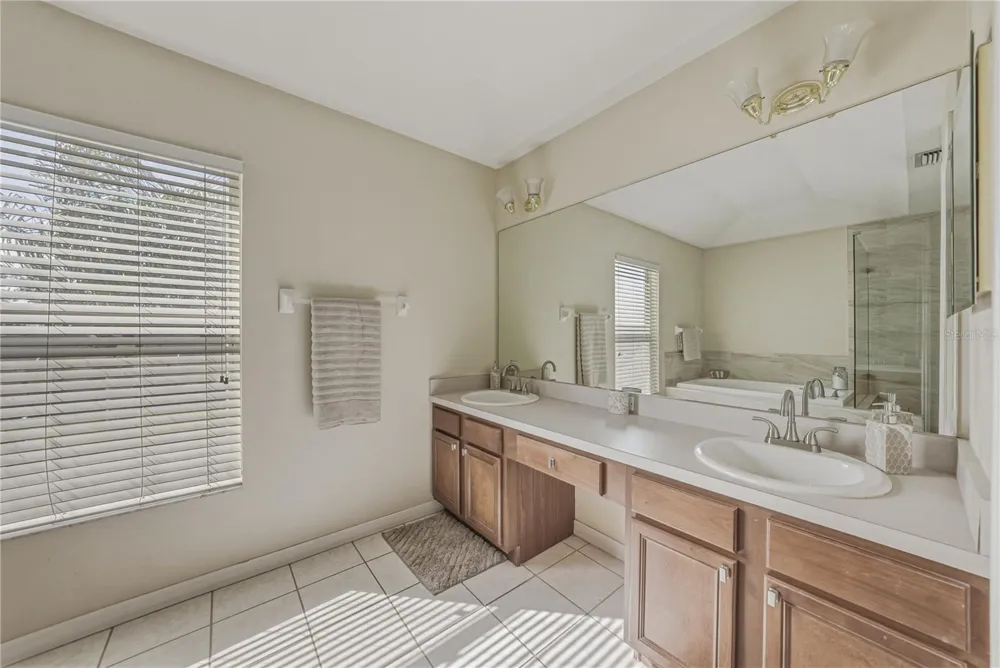 5104 WHISPERING LEAF TRAIL Valrico, FL 33596