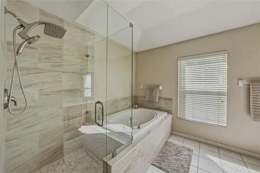 5104 WHISPERING LEAF TRAIL Valrico, FL 33596